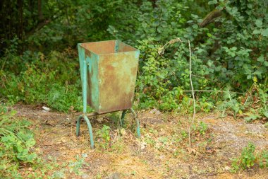 Doğadaki çöp tenekesi.