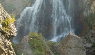 Ermenistan 'da güzel bir şelale manzarası.