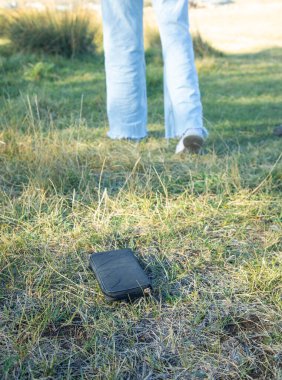 Woman lost wallet at the the park.