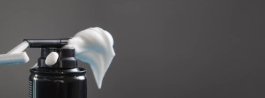 Jilet ve tıraş köpüğü. Dikkat 