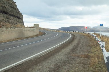 Ermenistan 'da asfalt yol.