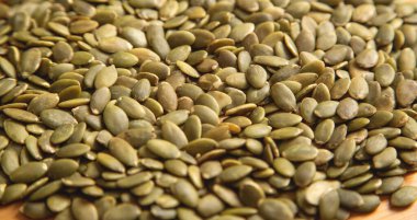 Balkabağı tohumlarını kapat.