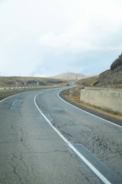 Ermenistan 'da asfalt yol.