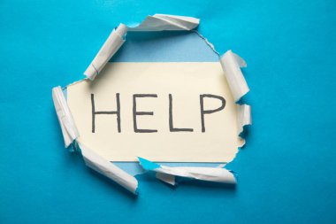 Bir kağıda yazılmış yardım iletisi. 