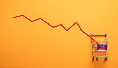 Düşük oklu bir alışveriş arabası. İş satışlarında düşüş