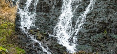 Ermenistan 'da sonbaharda güzel bir şelale.