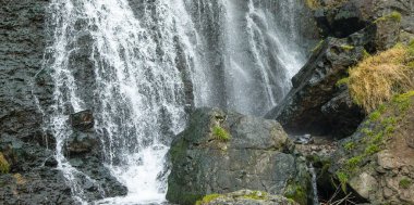 Ermenistan 'da sonbaharda güzel bir şelale.