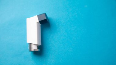 Astım spreyi. Bronşiyal astım tedavisi kavramı