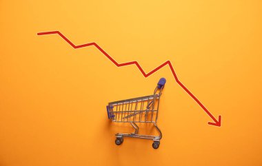 Düşük oklu bir alışveriş arabası. İş satışlarında düşüş