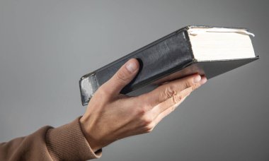 Beyaz adam İncil'de gösterilen.