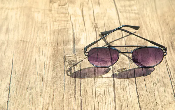 Güzel modern güneş gözlükleri. Moda. Yaşam biçimi