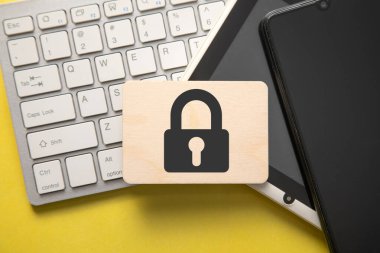 Asma kilit. Siber güvenlik ve dijital veri koruması