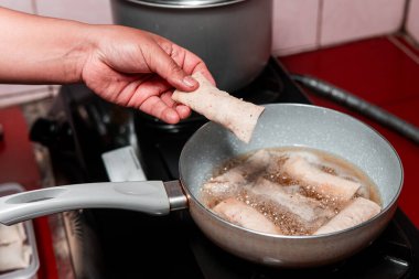 Mutfak Aşçılık Sahnesinde Asya Yumurta Yuvarlama Süreci