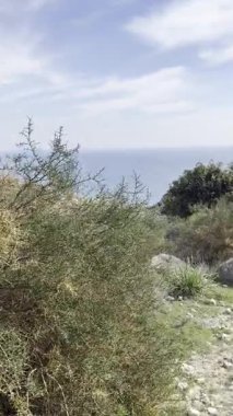 Kiril adasının dağlarındaki manzara.