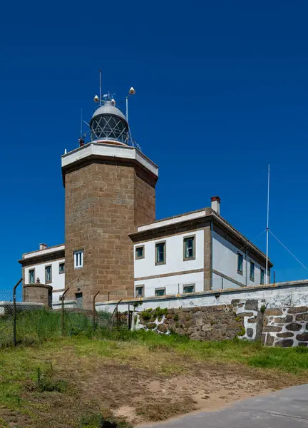 21 Ağustos 2024 - İspanya: İspanya 'nın kuzeybatısındaki Galiçya' daki Cape Finisterre Deniz Feneri manzarası