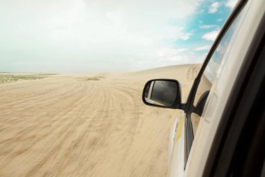 Passeio de carro nas dunas de Jericoacoara nas frias. Ponto turstico do cear brasil. 
