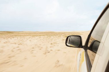 Passeio de carro nas dunas de Jericoacoara nas frias. Ponto turstico do cear brasil. 