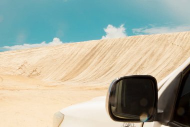 Passeio de carro nas dunas de Jericoacoara nas frias. Ponto turstico do cear brasil. 