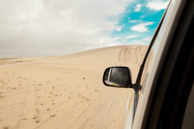 Passeio de carro nas dunas de Jericoacoara nas frias. Ponto turstico do cear brasil. 