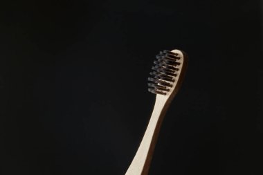 Ekolojik bambu diş fırçaları. Doğal organik kişisel bakım ürünü konsepti. Kopyalama alanı olan. Diş hekimliği ve özel banyo.