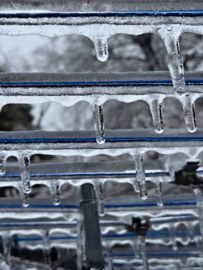 Mavi kablodaki buzu kapat