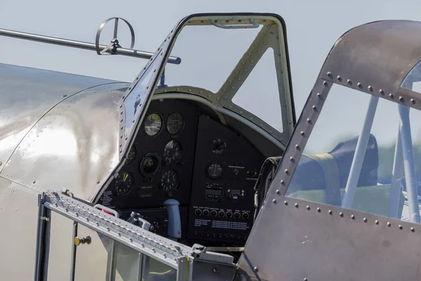 Hoogeveen เนเธอร แลนด กรกฎาคม 2023 Cockpit ของสงครามโลกคร สองว นเทจนกสงครามด Fokker — ภาพถ่ายสต็อก
