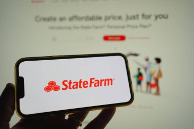 Roosendaal, Hollanda - 02 Ağustos 2025: Devlet Çiftliği 'nin şirket logosunu gösteren bir cep telefonu.