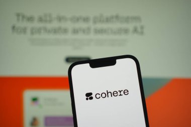 Roosendaal, Hollanda - 05 Ağustos 2025: Cohere şirketinin logosunu gösteren bir cep telefonu.