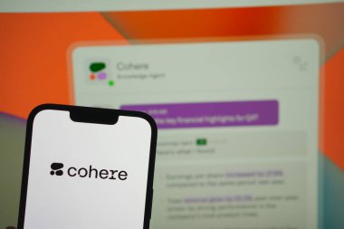 Roosendaal, Hollanda - 05 Ağustos 2025: Cohere şirketinin logosunu gösteren bir cep telefonu.