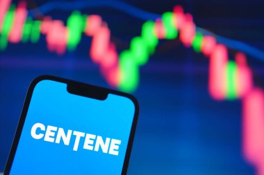 Roosendaal, Hollanda - 05 Ağustos 2025: Centene 'nin şirket logosunu gösteren bir cep telefonu,.