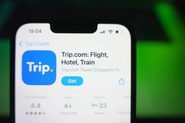 Roosendaal, Hollanda - 09 Ağustos 2025: Trip 'in logosunu App Store' da gösteren bir akıllı telefon.