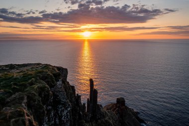 Giants Causeway, Bushmills, Kuzey İrlanda 'da Muhteşem Gün Batımı