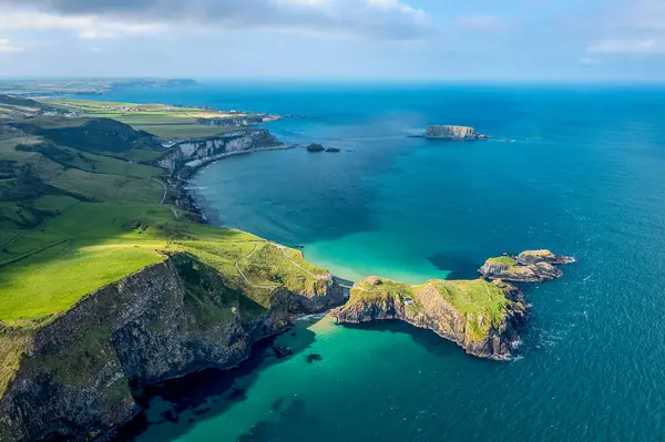 Carrick-a Rede Köprüsü 'nde Muhteşem Gün, Antrim İlçesi, Kuzey İrlanda, Birleşik Krallık
