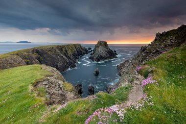 Malin Head, County Donegal, İrlanda 'da Renkli Gün Batımı
