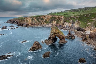 Crohy Arch, Crohy Head, County Donegal, İrlanda 'da güzel bir gün batımı.