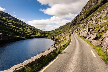 Dunloe, Killarney, Kerry, İrlanda Geçidi 'nde çarpıcı manzaralar
