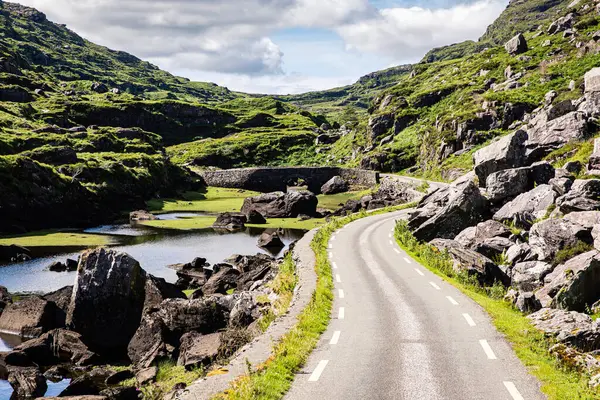 Dunloe, Killarney, Kerry, İrlanda Geçidi 'nde çarpıcı manzaralar