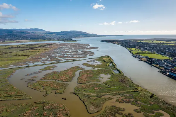 Dundalk Körfezi üzerinde güzel bir uçuş, County Louth, İrlanda Cumhuriyeti