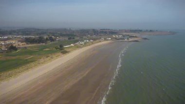 Donabate Sandy Plajı üzerindeki hava manzarası, Dublin Bölgesi, İrlanda Cumhuriyeti