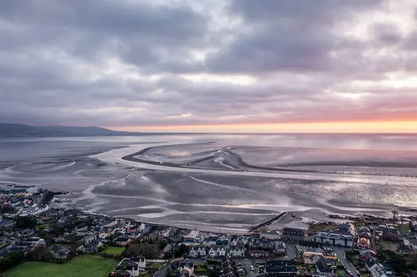 Gün doğumunda Blackrock Sahili üzerinde hava görüntüsü, County, Louth, İrlanda