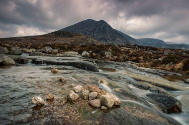 Mourne Dağları 'nda Dramatik Gökyüzü, Kuzey İrlanda, Birleşik Krallık