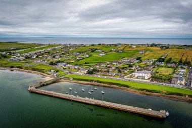 Mullaghmore Sahil Hattı üzerinde güzel bir uçuş, Sligo İlçesi, İrlanda Cumhuriyeti