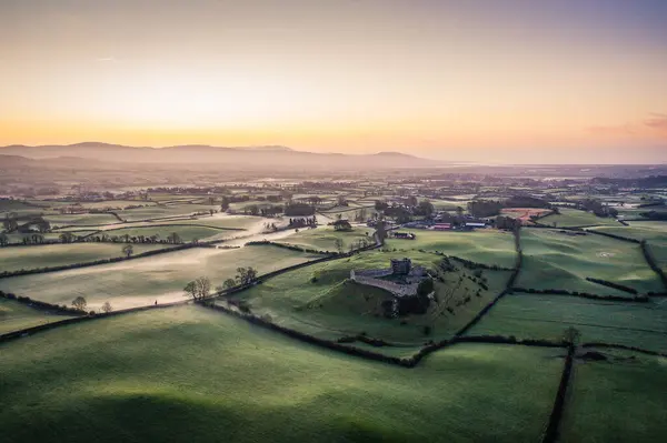 Sunrise, Roche Castle, County Louth, Dundalk, İrlanda 'da Güzel Uçuş