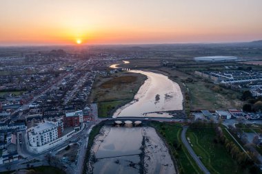 Dundalk Körfezi üzerinde güzel bir uçuş, County Louth, İrlanda Cumhuriyeti