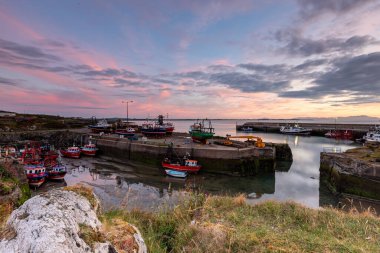 Dramatik Sabah Gökyüzü, Clogherhead, Oriel Limanı, County Louth, İrlanda Cumhuriyeti