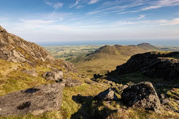 Slieve Foy 'un tepesine sabah yürüyüşü, Cooley Dağları, County Louth, İrlanda