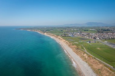 Kilkeel Beach üzerinden Sabah Uçuşu, County Down, Kuzey İrlanda, Birleşik Krallık
