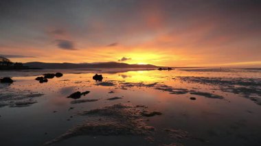 Blackrock Sahili, Dundalk, Louth Ireland 'da Şaşılacak Gün Doğumu