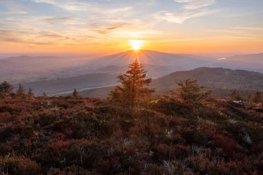 Clermont Carn 'da gün batımı, Cooley Yarımadası, County Louth, İrlanda Cumhuriyeti