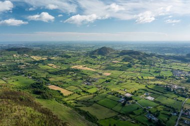Slieve Gullion üzerinden Midday Flight, County Down, Kuzey İrlanda, Birleşik Krallık